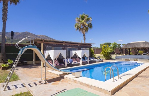 Alhaurin el Grande Villa | Cubo's Villa Las Palmeras Altas 17PAX/private pool/air conditioning/children's area/free wifi