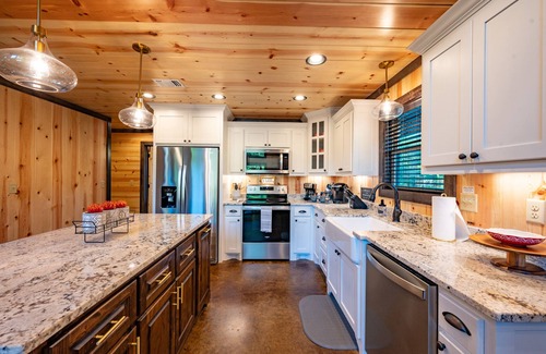 Broken Bow Cabin | Cubs Corner 2BR w/3 bunks/playground