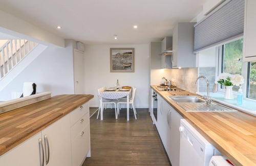 Bridport Cottage | CUCKOO COTTAGE, romantic, with a garden in Bridport