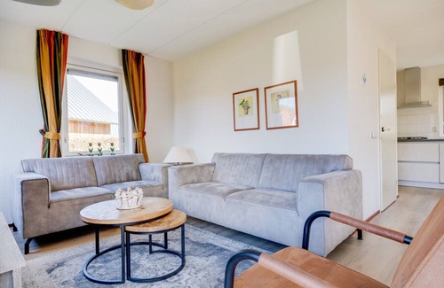 Zwiggelte House | Cuckoo I Modern Home with Private Garden