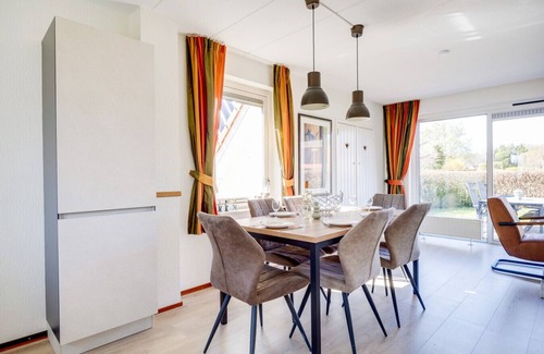 Zwiggelte House | Cuckoo I Modern Home with Private Garden