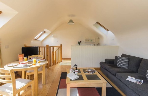Marazion Cottage | Cudden View - Spacious Character Cottage, Sea & Coastal Views, Balcony, Parking
