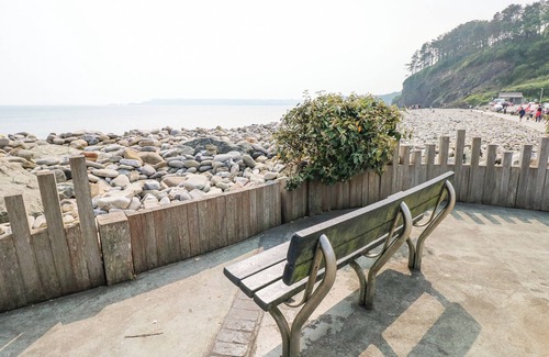 Amroth House | CUDDFAN, with pool in Llanteg