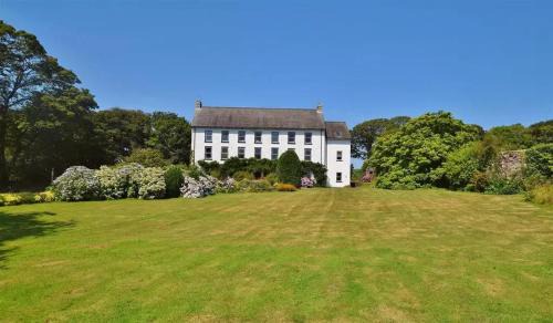 Roch House | Cuffern Manor