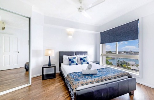 Cullen Bay Apartment | Cullen Bay Penthouse Pool Decks and Marina Views