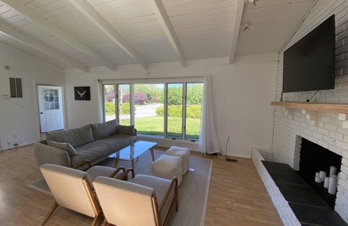 Culloden Shores House | Culloden Cottage with Private Beach
