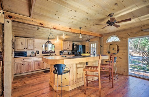 Cullowhee Cottage | Cullowhee Getaway w/Fireplace on Private Meadow