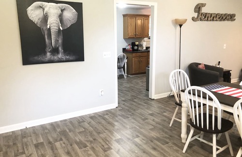 Smyrna House | Cumberland Cottage, 1 level house just off I-24, near Murfreesboro and Nashville