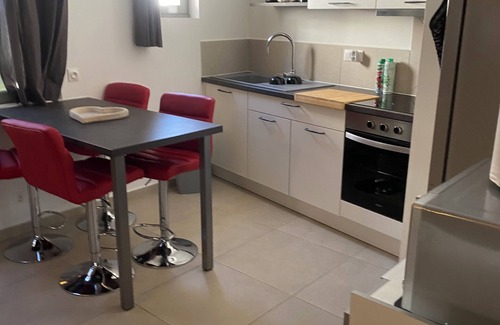 Montmeyan Apartment | CUPIDON 2 4 pers. Bathtub - balneotherapy. Love nest Night of MEMORIES