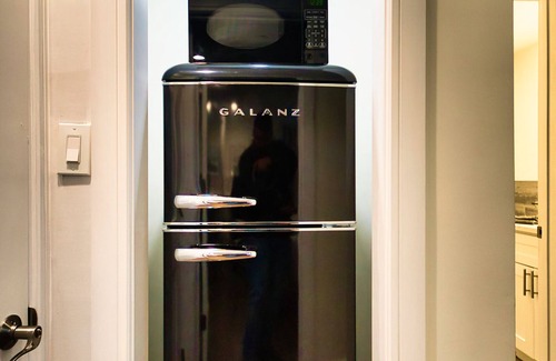 Jericho Apartment | Curated Private One Bedroom Suite Steps from Shops, Equestrian Country & NYC 🏙️