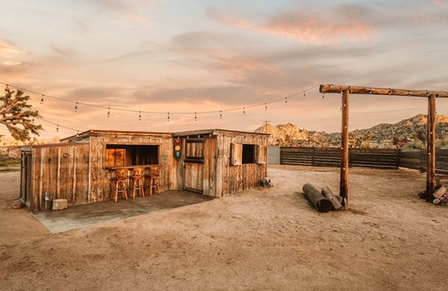 Pioneertown House | Curated Wild West Cabin w Private Saloon, Hot tub/Pool, Downtown Pioneertown!