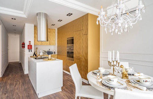 Santa Engracia Apartment | Curcumin Gold Apartment, AC, Wifi !new!