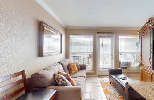 Galveston Apartment | Curious Seagull
