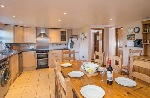 Keeston Cottage | Curlew Cottage, Holiday Cottage Camrose, Sleeps 9, 4 bedrooms, bathrooms