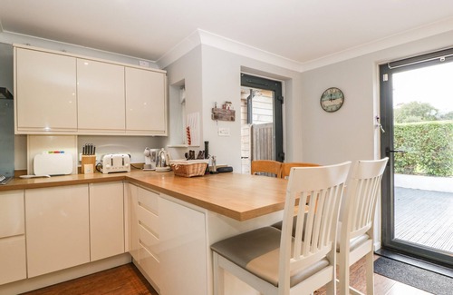 New Forest District Cottage | CURLEW COTTAGE, pet friendly, character holiday cottage in Lymington
