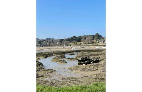 Guimaec House | Curlew