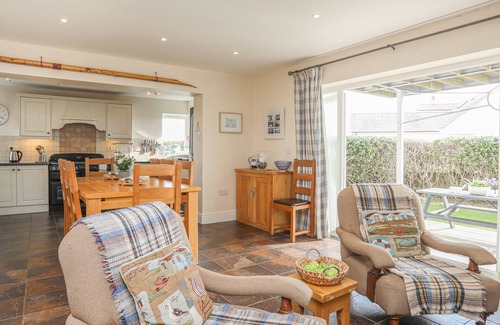 Trearddur Bay Cottage | CURRAGHO, pet friendly, luxury holiday cottage in Trearddur Bay