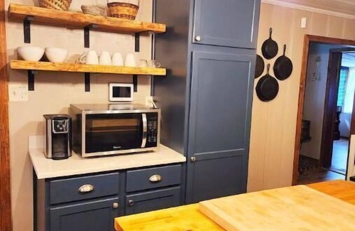 Doniphan House | Current River Cottage on Y3 Cabin Surrounded by Mark Twain National Forest