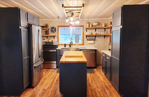 Doniphan House | Current River Cottage on Y3 Cabin Surrounded by Mark Twain National Forest