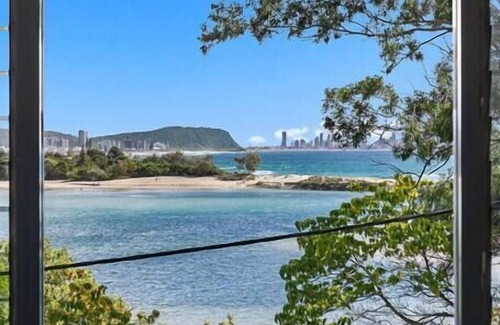 Currumbin House | Currumbin Beachfront Haven
