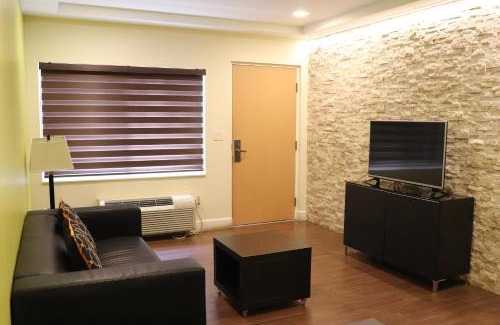 Hollywood Lakes Hotel | Curtis Inn & Suites