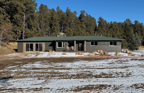 Custer House | Custer Gem! 6 Bedrms - Hot Tub, Steam Shower, AC, Fire Pit, 3 Sides Natl Forest