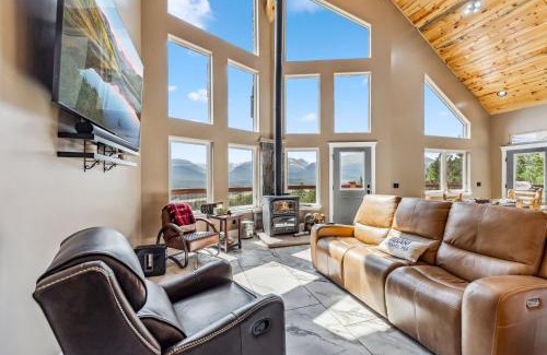 Alma House | Custom 2BR & Loft Home, with Hot Tub & Stunning Views