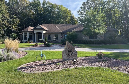 Forest Junction House | Custom 3 Bedroom Home South of Green Bay Built for Entertaining