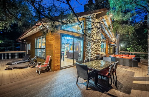 Pinetop Cabin | Custom 6 Bedroom 4 full bathrooms Cabin with Amazing hillside Views, fenced lot.