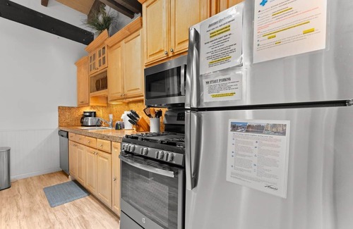 Kings Beach Cabin | Custom Bed, Large Deck for Grilling, Pets OK "Dolly Varden Cottage"