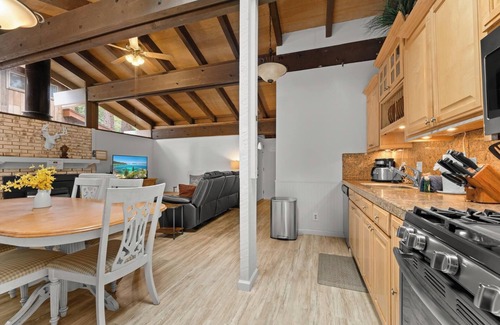 Kings Beach Cabin | Custom Bed, Large Deck for Grilling, Pets OK "Dolly Varden Cottage"