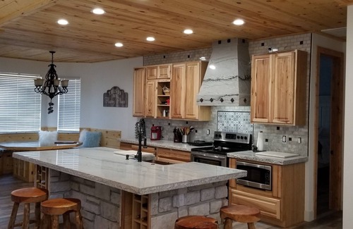 Pinetop-Lakeside Cabin | Custom built cabin sitting on several acres lot in Pinetop-Lakeside!