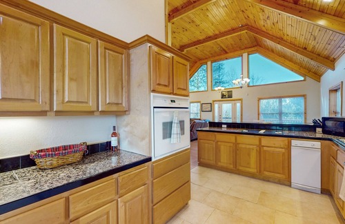 Almond Cabin | Custom-built cabin with wrap-around deck, fireplaces, & mtn views - dog-friendly