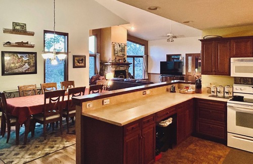 Estes Park House | Custom built Estes Park Home! Family friendly and room for everyone!
