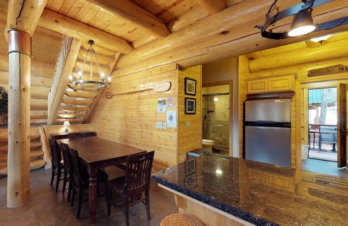 Lakeshore Cabin | Custom-Built Log Cabin w/Huge Deck & Great Location Steps from Huntington Lake