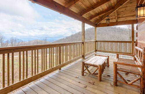 Boone Cabin | Custom-Built Log Cabin Near Activities