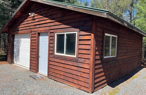 Merrillan House | Custom Built Log Cabin/Fully Stocked/1.5 Garage/Sleeps 7/UTV Route