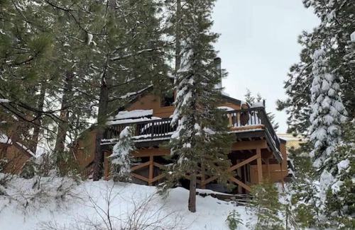 Shaver Lake Condo | Custom Cabin near Shaver Lake with 2 Fireplaces, Deck, Pool, Sauna & Jacuzzi!