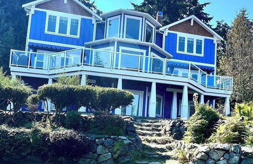 Coupeville House | Custom estate with 6 bedrooms, 4+baths, private beach in enchanting Coupeville.