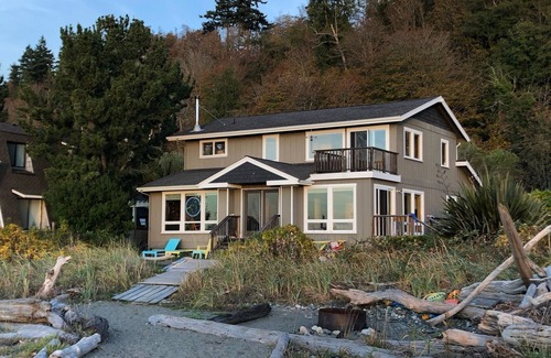Maxwelton House | Custom Family Beach House - Pet & Child Friendly
