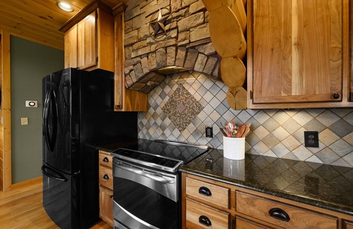 Townsend Cabin | Custom Log Cabin Close to Cades Cove in GSMNP!