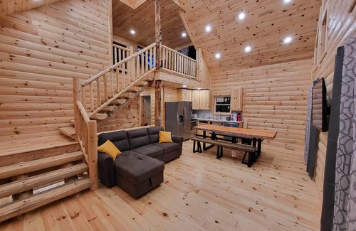 Albrightsville Cabin | Custom Log Cabin 4bd 2ba | Game Room Air Hockey Foosball Arcades