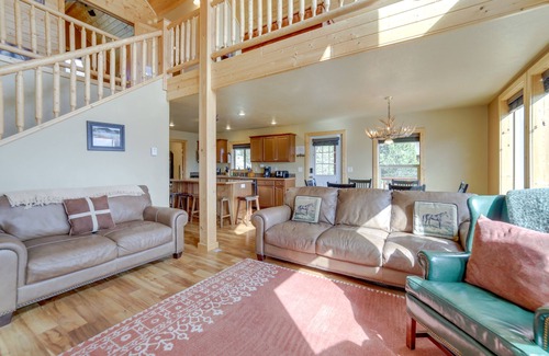 Island Park House | Custom Log Cabin w/Views - 20 Mi to Yellowstone!
