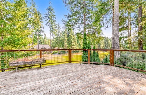 Union Cabin | Custom, log home on Alderbrook Golf Course with great deck