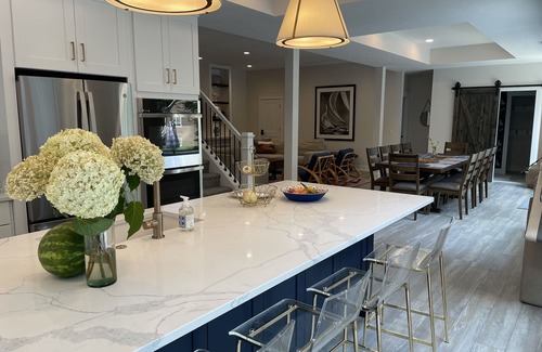Fennville House | Custom Luxury Home! Huge heated pool, hot tub, all sports lake, min to Saugatuck