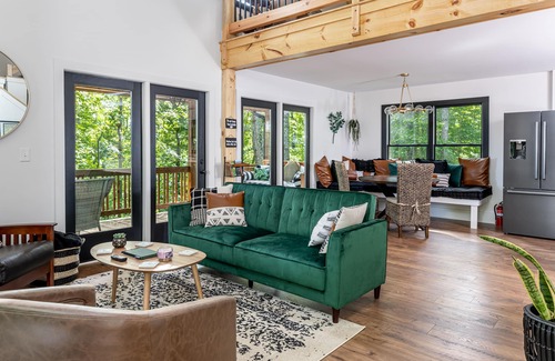 Hendersonville Apartment | Custom Modern Cabin next to Winery