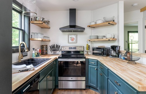 Hendersonville Apartment | Custom Modern Cabin next to Winery