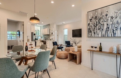 South Manchaca House | Custom New Build Central Austin Home Mins to DT