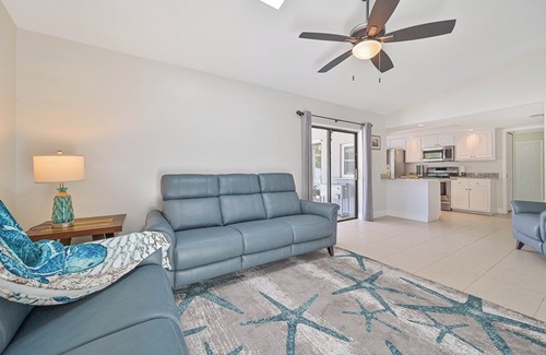 San Carlos Park House | Custom Pool! Tiki Bar | Private Yard ~ Enjoy SWFL