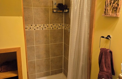 Annapolis Apartment | Custom Studio Efficiency apartment with AC easy accces to Annapolis and USNA.